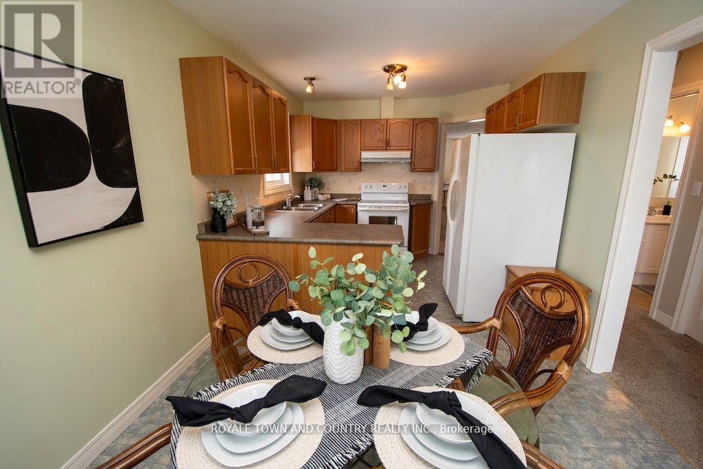 7 Midland Drive, Kawartha Lakes (Lindsay), Ontario  K9V 6B9 - Photo 12 - X12072890