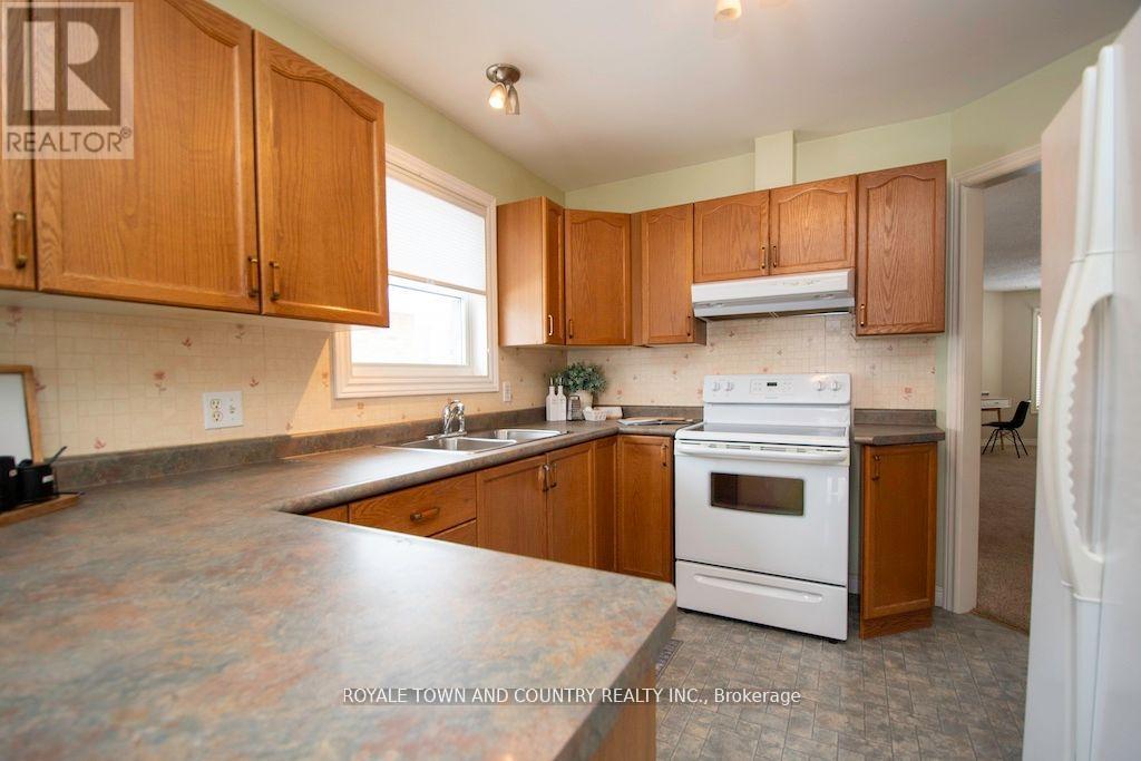 7 Midland Drive, Kawartha Lakes (Lindsay), Ontario  K9V 6B9 - Photo 13 - X12072890