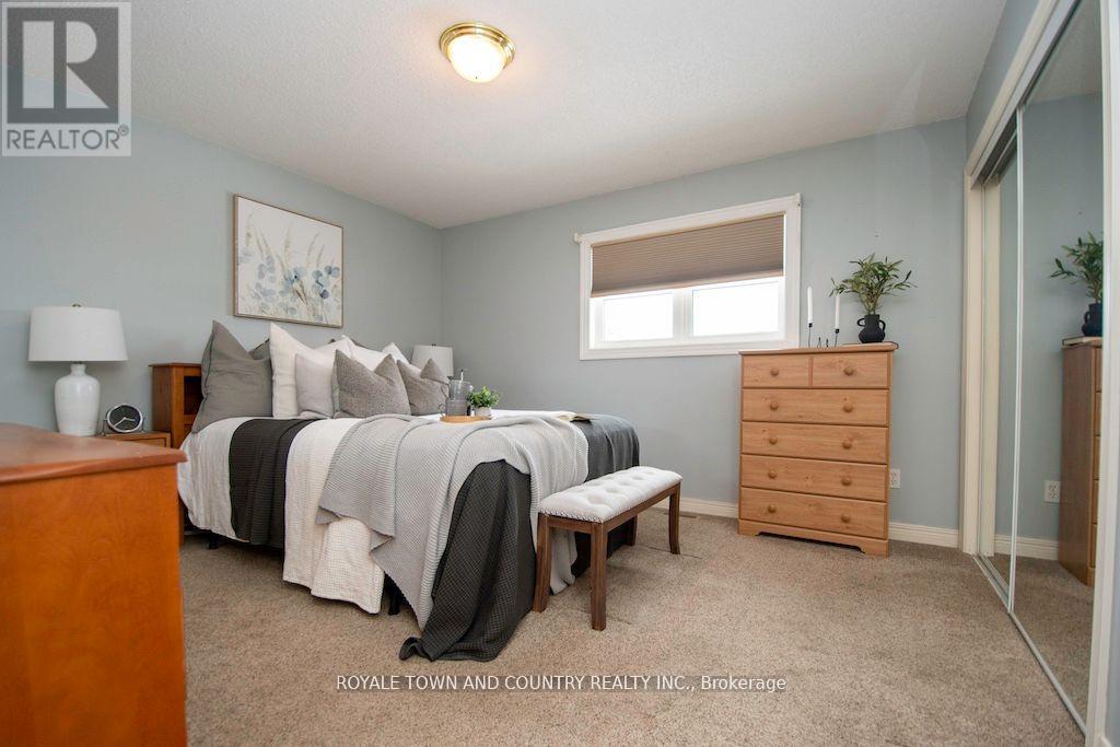 7 Midland Drive, Kawartha Lakes (Lindsay), Ontario  K9V 6B9 - Photo 17 - X12072890