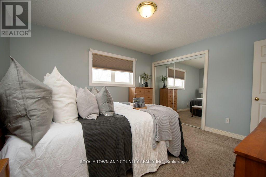 7 Midland Drive, Kawartha Lakes (Lindsay), Ontario  K9V 6B9 - Photo 18 - X12072890