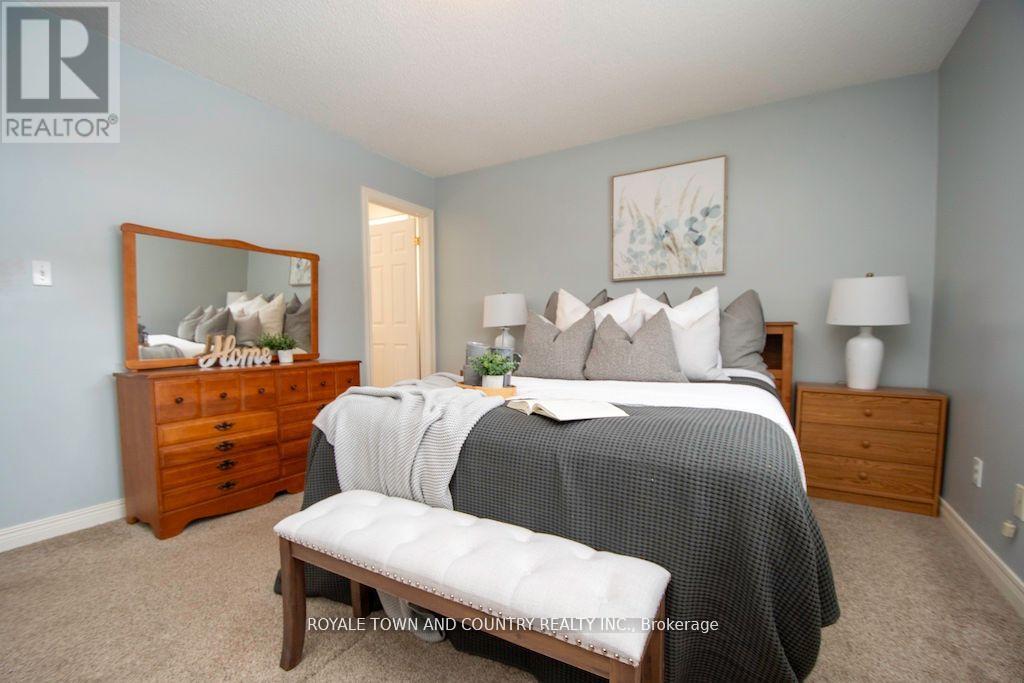 7 Midland Drive, Kawartha Lakes (Lindsay), Ontario  K9V 6B9 - Photo 19 - X12072890