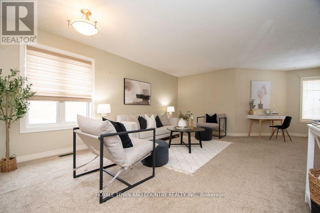 7 Midland Drive, Kawartha Lakes (Lindsay), Ontario  K9V 6B9 - Photo 3 - X12072890