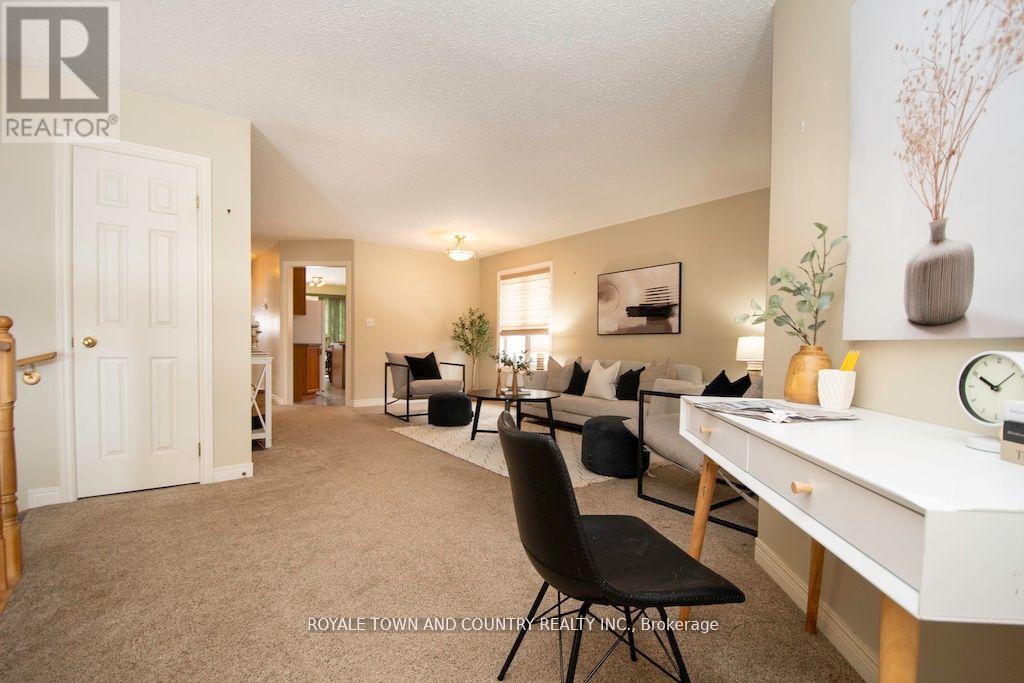 7 Midland Drive, Kawartha Lakes (Lindsay), Ontario  K9V 6B9 - Photo 4 - X12072890