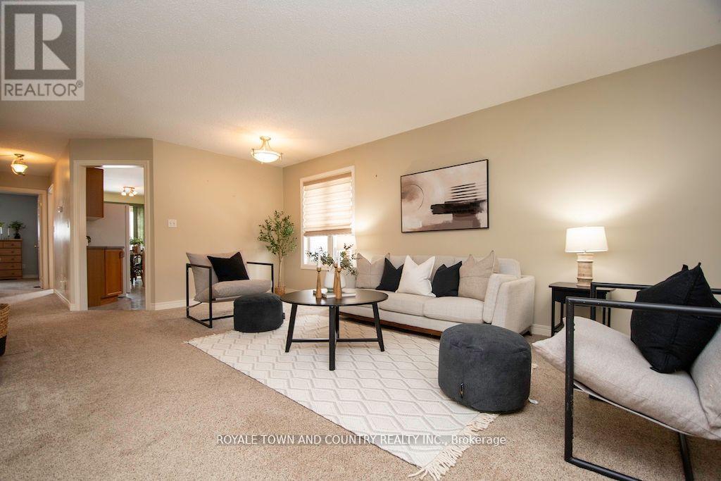 7 Midland Drive, Kawartha Lakes (Lindsay), Ontario  K9V 6B9 - Photo 5 - X12072890