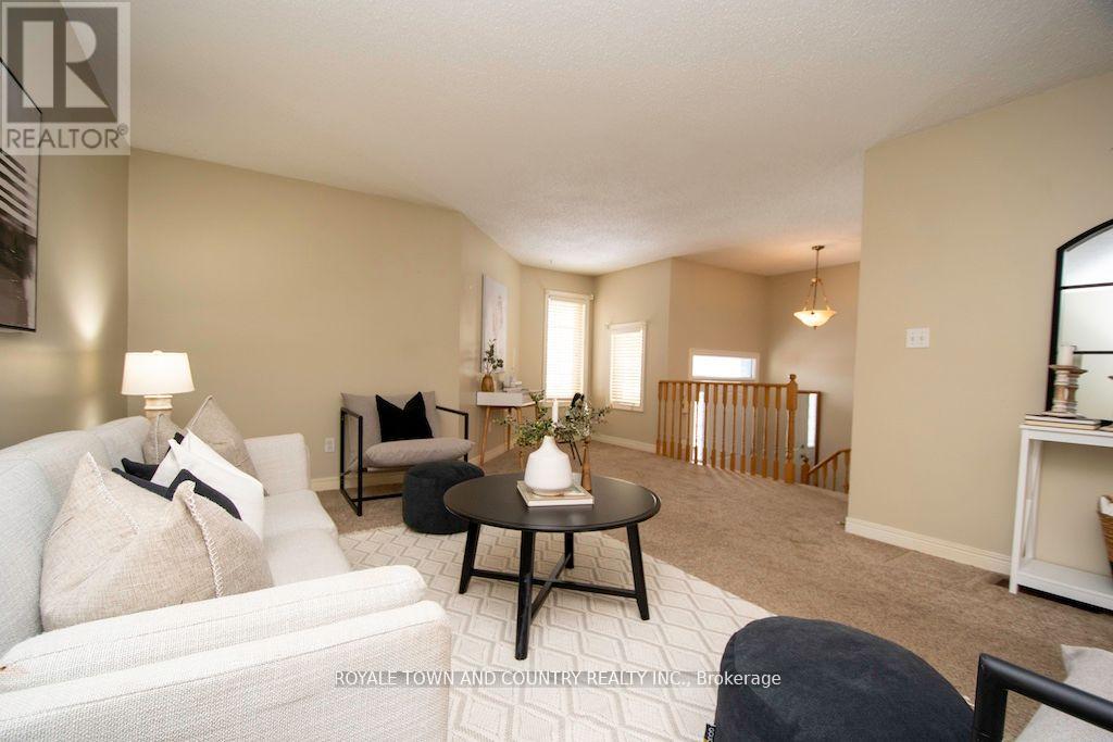 7 Midland Drive, Kawartha Lakes (Lindsay), Ontario  K9V 6B9 - Photo 8 - X12072890