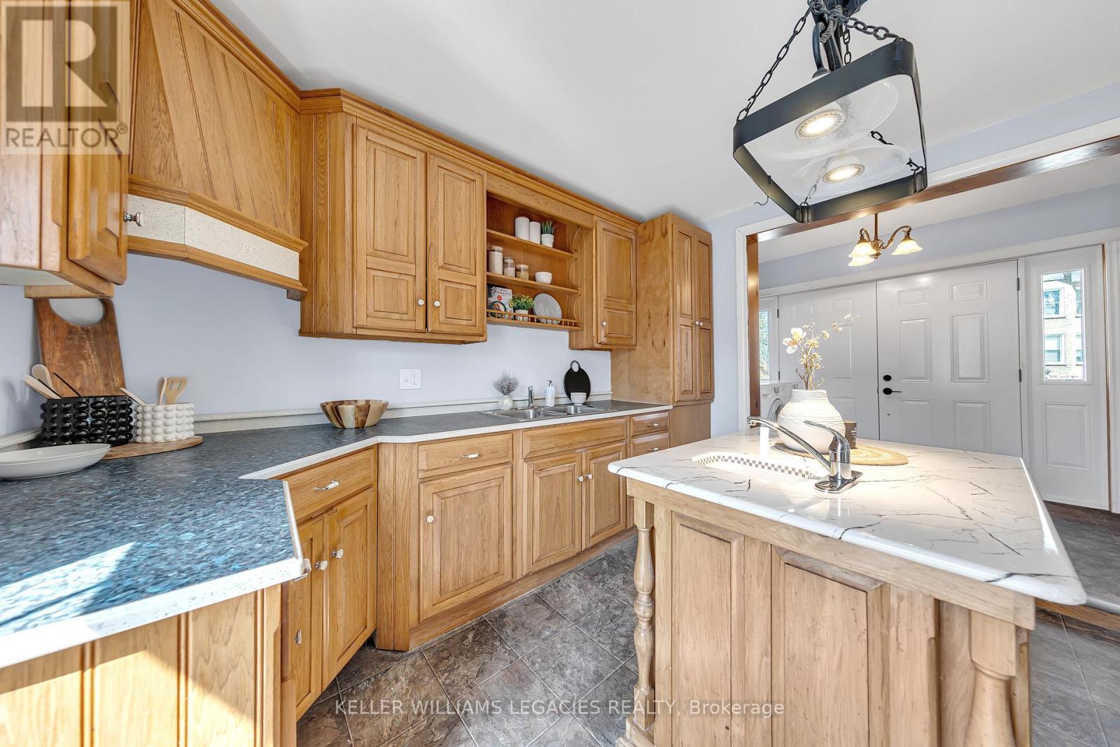 52 Victoria Avenue N, Peterborough North (South), Ontario  K9H 4W1 - Photo 11 - X12076435