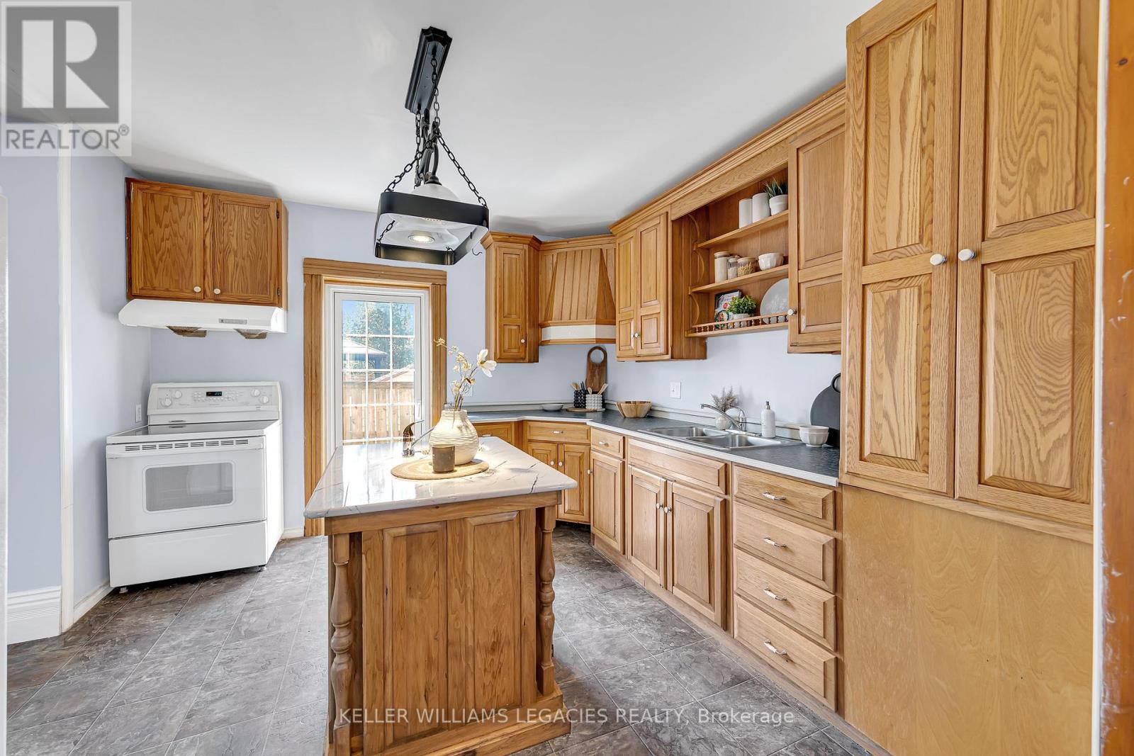 52 Victoria Avenue N, Peterborough North (South), Ontario  K9H 4W1 - Photo 12 - X12076435
