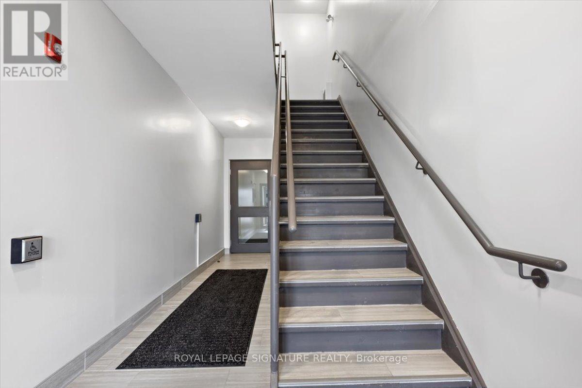 201 - 930 Wentworth Street, Peterborough West (Central), Ontario  K9J 8R8 - Photo 4 - X12077004