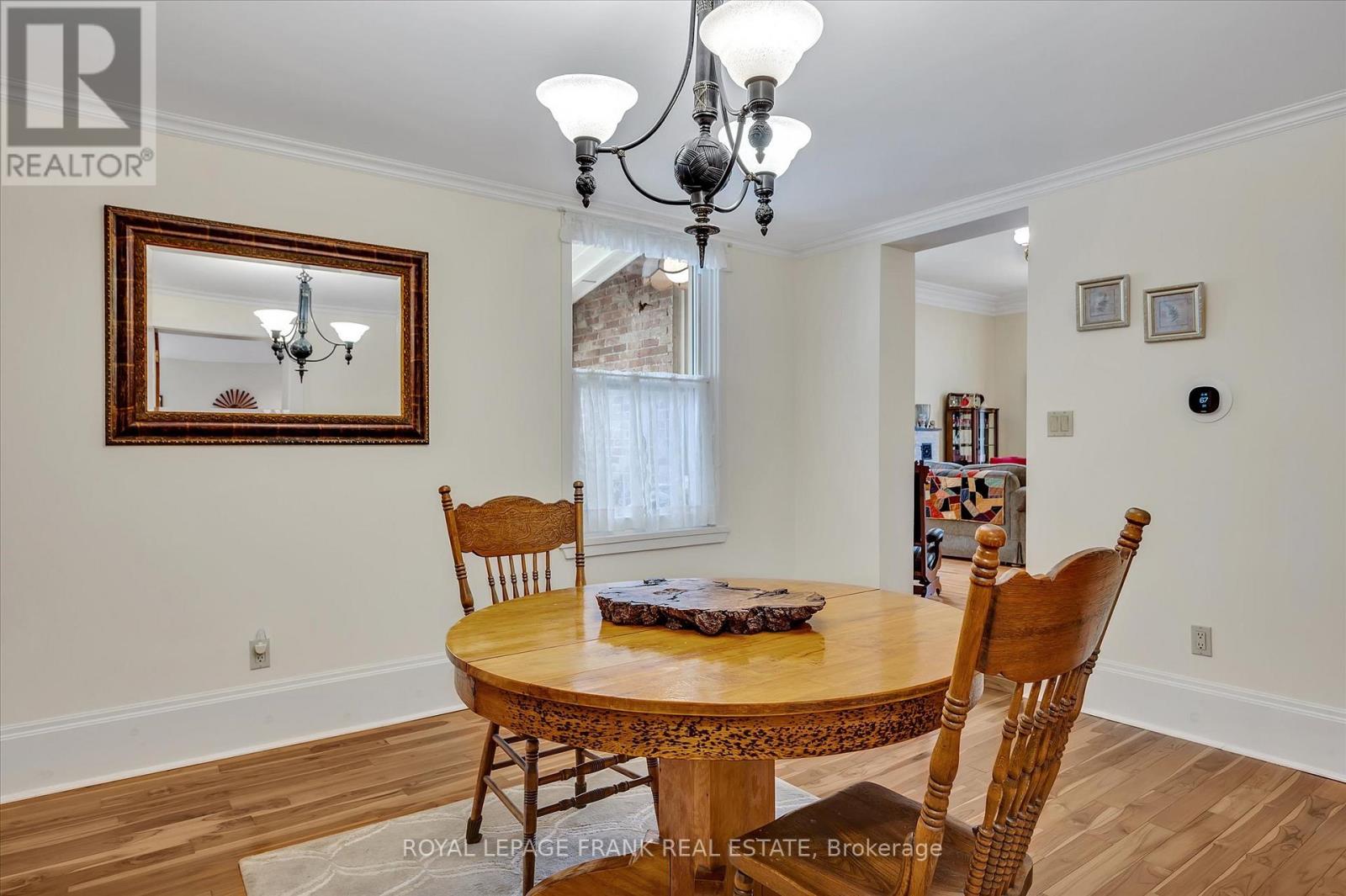 484 Gilmour Street, Peterborough Central (Old West End), Ontario  K9H 2J9 - Photo 11 - X12077163