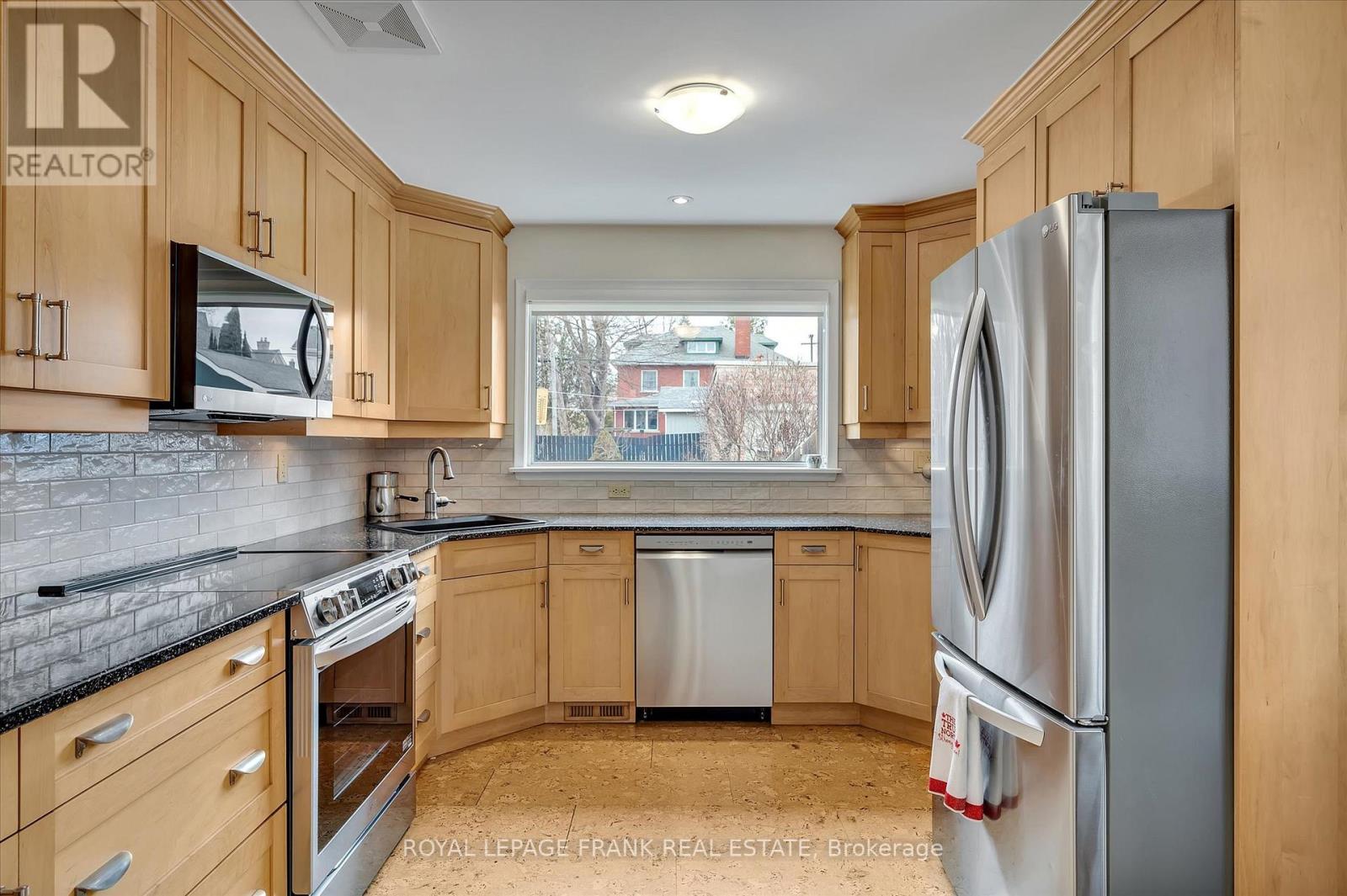 484 Gilmour Street, Peterborough Central (Old West End), Ontario  K9H 2J9 - Photo 12 - X12077163