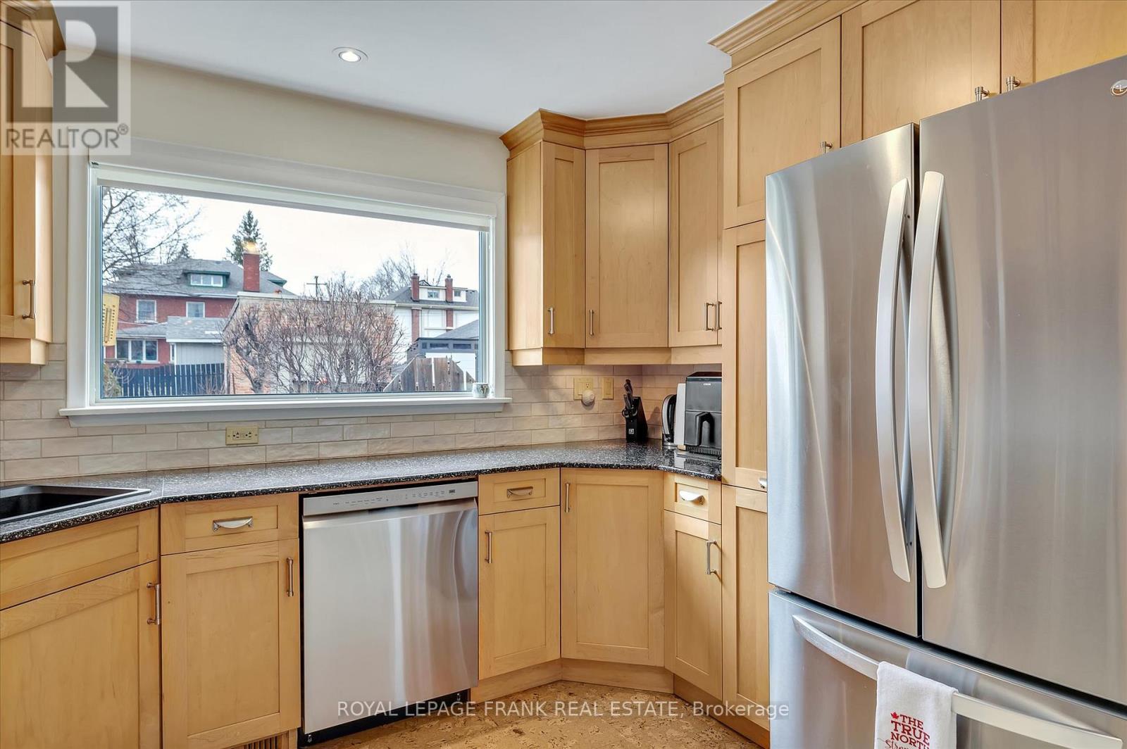 484 Gilmour Street, Peterborough Central (Old West End), Ontario  K9H 2J9 - Photo 15 - X12077163