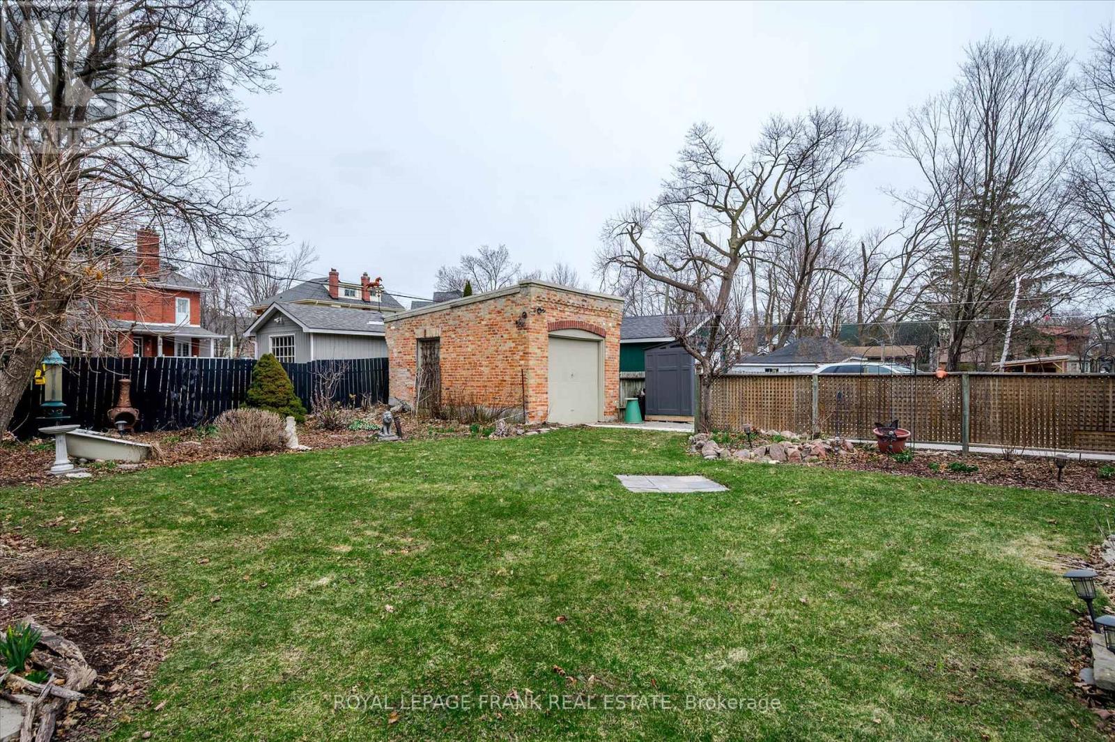 484 Gilmour Street, Peterborough Central (Old West End), Ontario  K9H 2J9 - Photo 36 - X12077163
