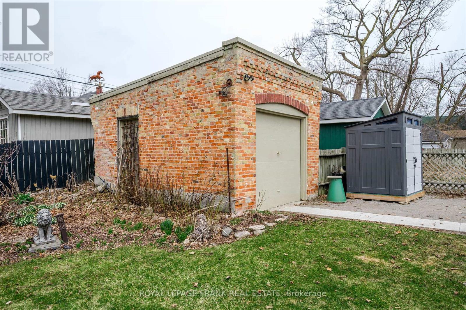 484 Gilmour Street, Peterborough Central (Old West End), Ontario  K9H 2J9 - Photo 38 - X12077163