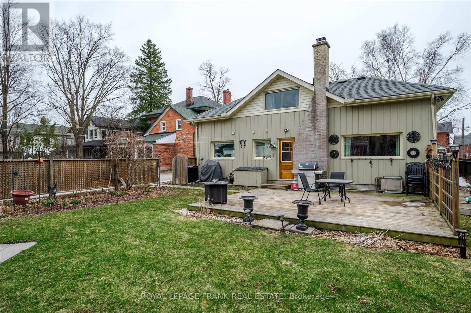 484 Gilmour Street, Peterborough Central (Old West End), Ontario  K9H 2J9 - Photo 40 - X12077163
