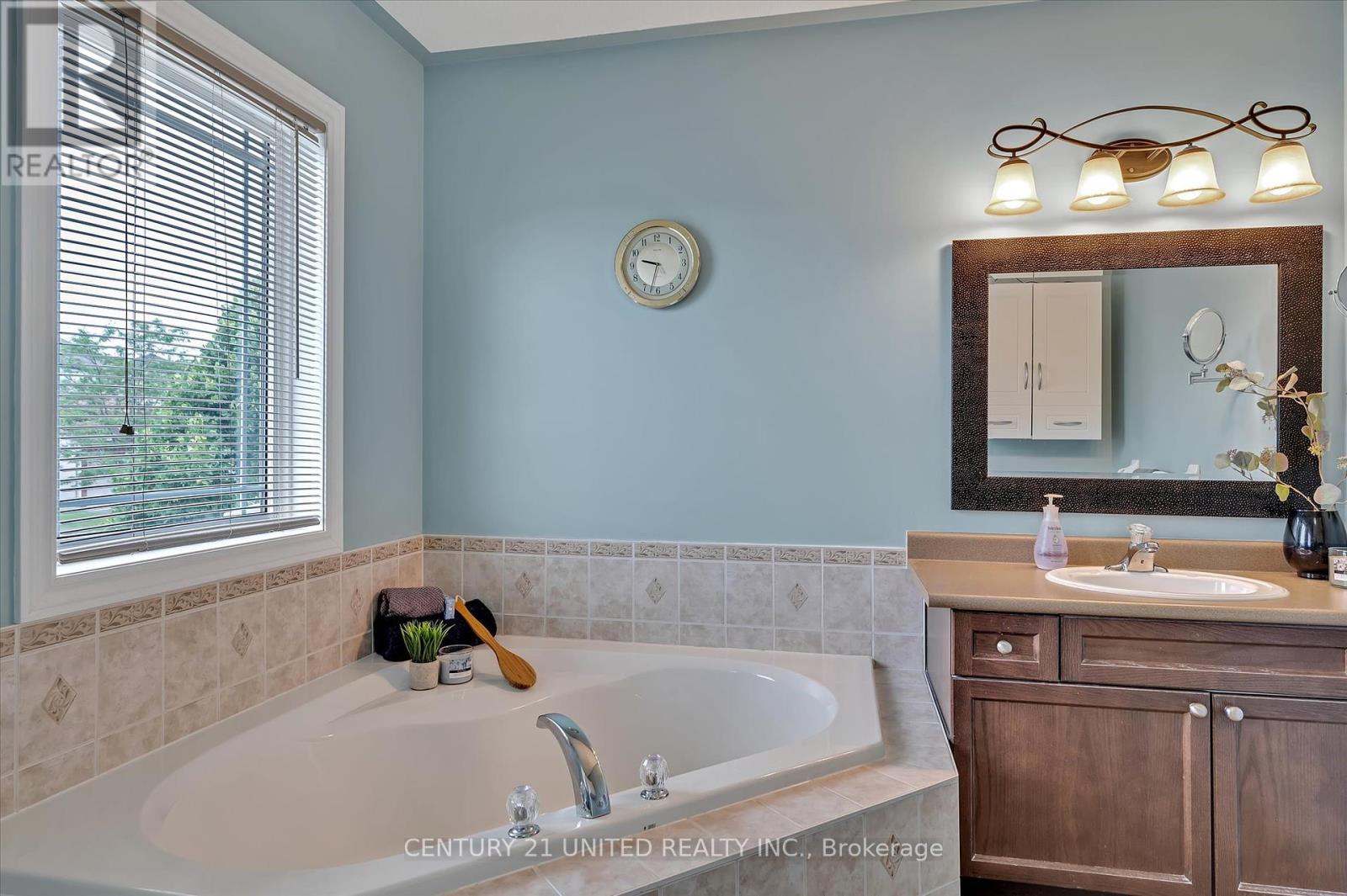 213 Farrier Crescent, Peterborough North (North), Ontario  K9L 0A6 - Photo 23 - X12077490