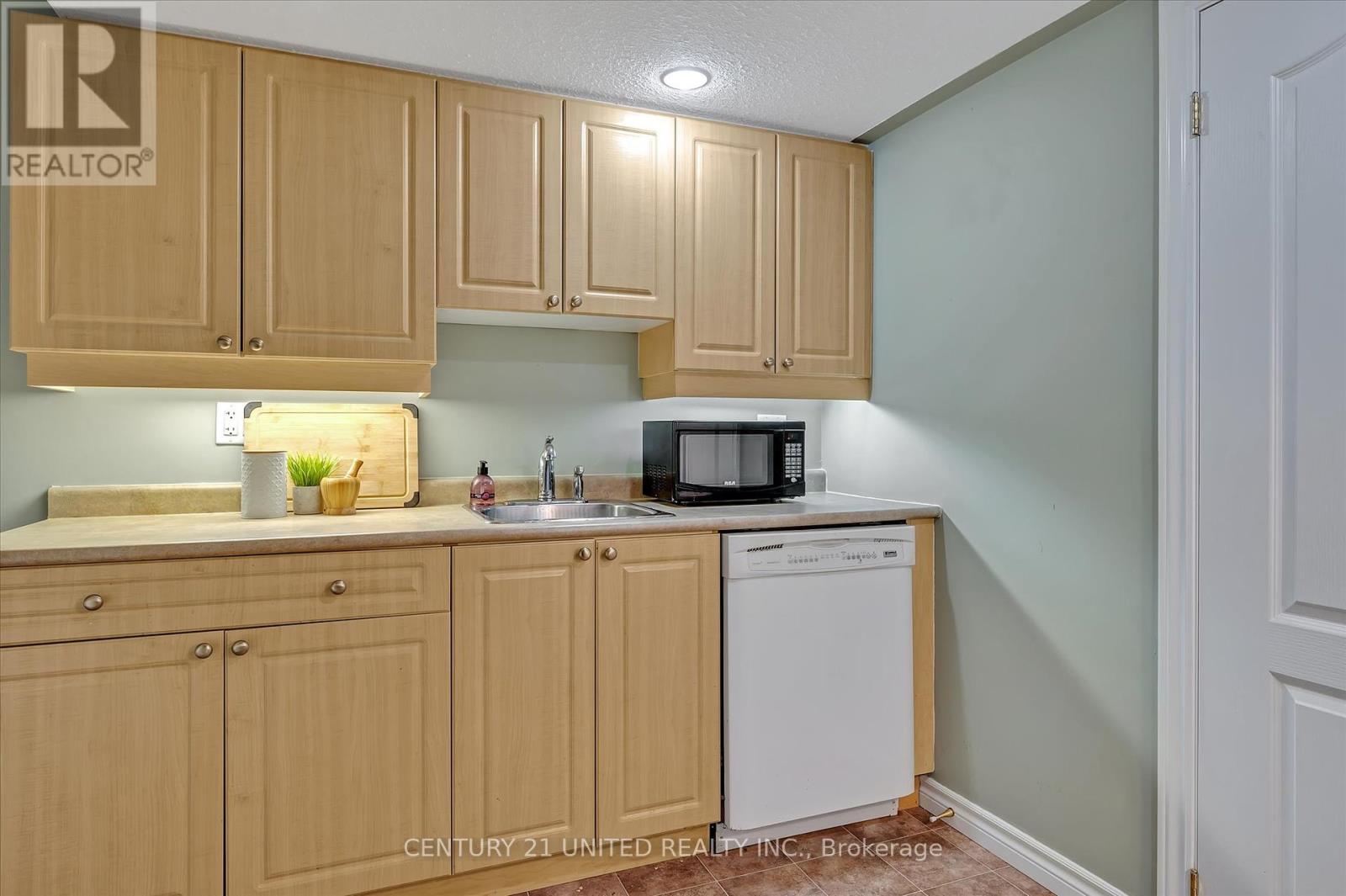 213 Farrier Crescent, Peterborough North (North), Ontario  K9L 0A6 - Photo 28 - X12077490