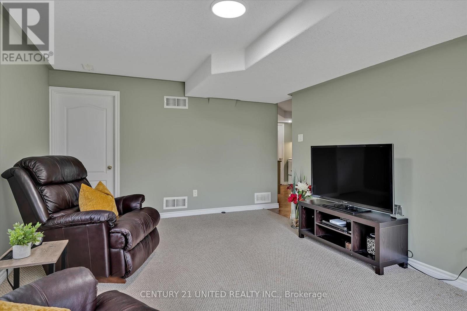 213 Farrier Crescent, Peterborough North (North), Ontario  K9L 0A6 - Photo 32 - X12077490