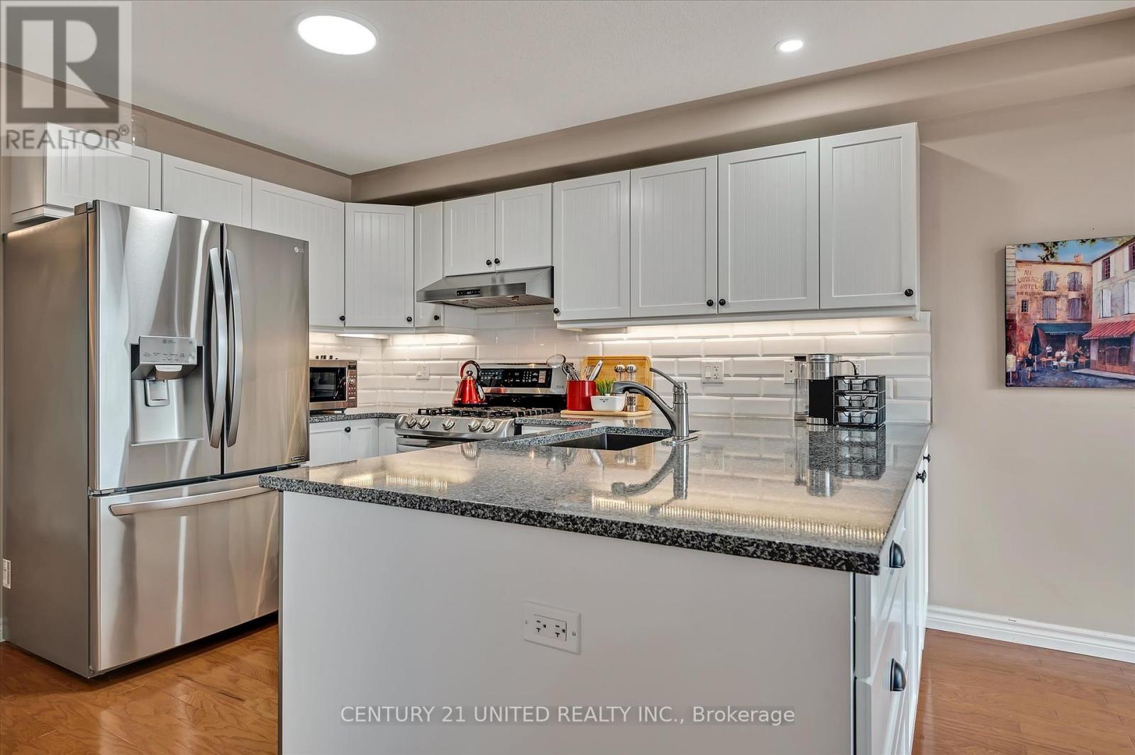 213 Farrier Crescent, Peterborough North (North), Ontario  K9L 0A6 - Photo 6 - X12077490