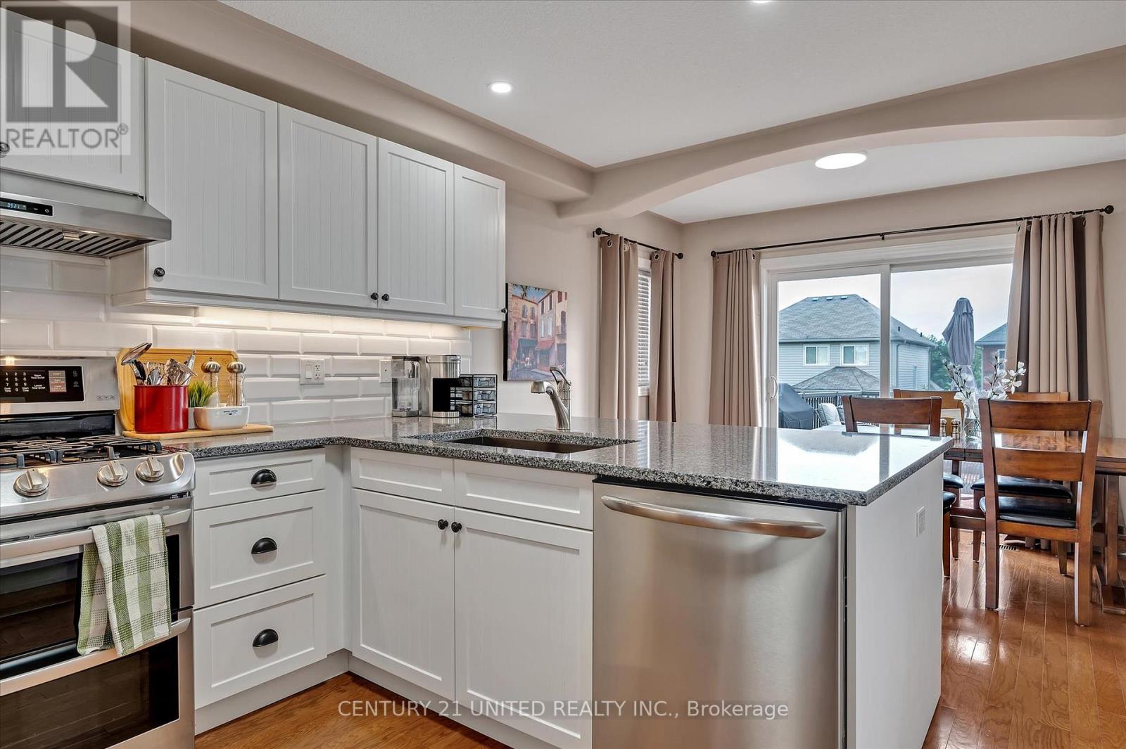 213 Farrier Crescent, Peterborough North (North), Ontario  K9L 0A6 - Photo 7 - X12077490
