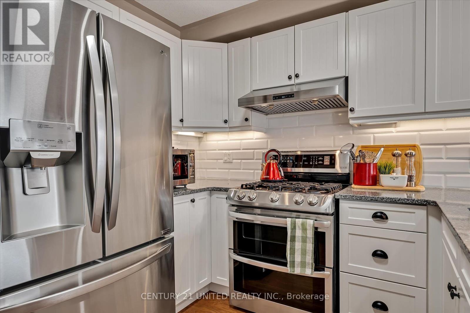 213 Farrier Crescent, Peterborough North (North), Ontario  K9L 0A6 - Photo 8 - X12077490