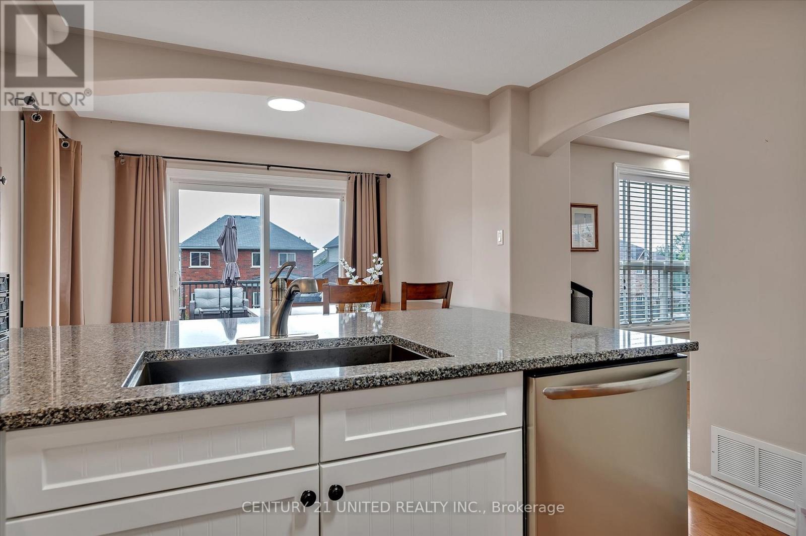 213 Farrier Crescent, Peterborough North (North), Ontario  K9L 0A6 - Photo 9 - X12077490