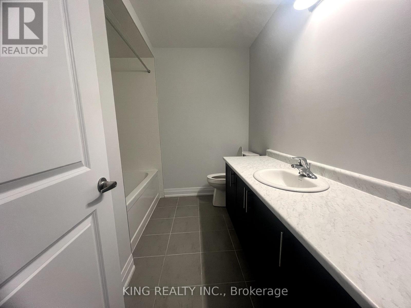 55 Butler Avenue, Kawartha Lakes (Lindsay), Ontario  K9V 4R1 - Photo 12 - X12077610