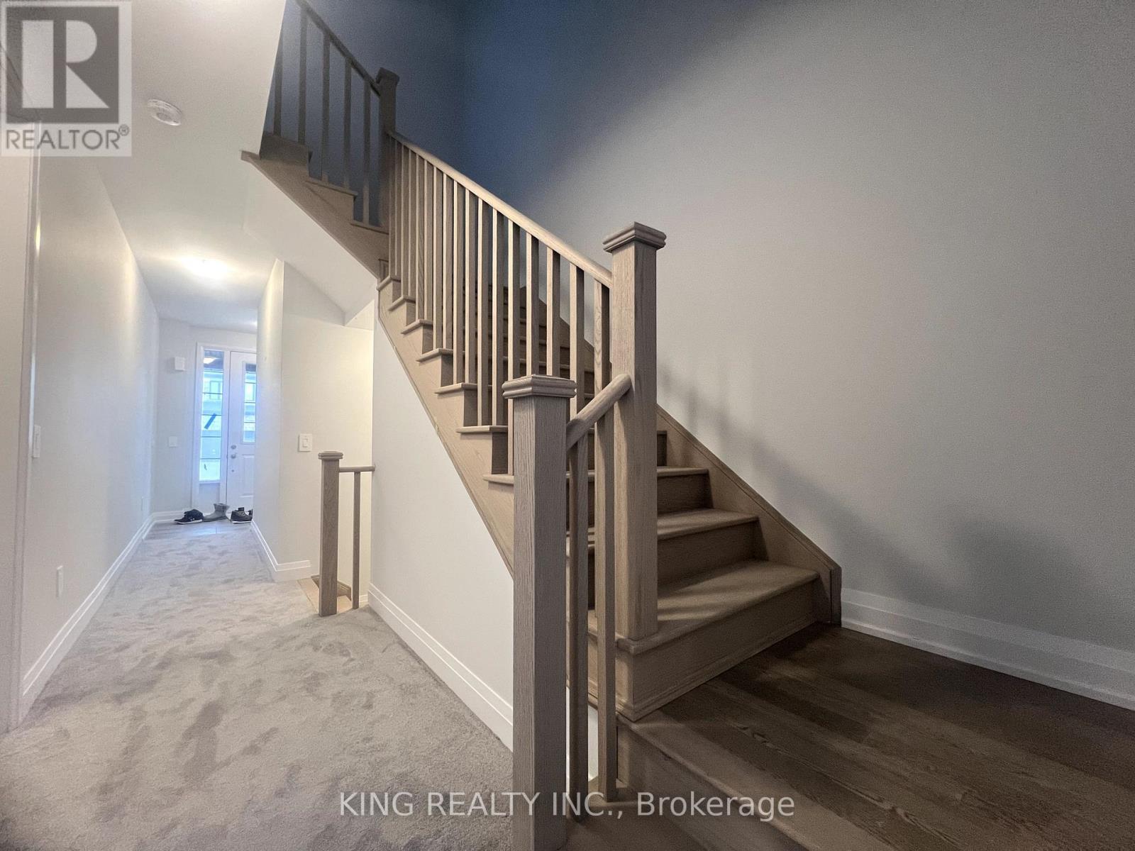 55 Butler Avenue, Kawartha Lakes (Lindsay), Ontario  K9V 4R1 - Photo 3 - X12077610
