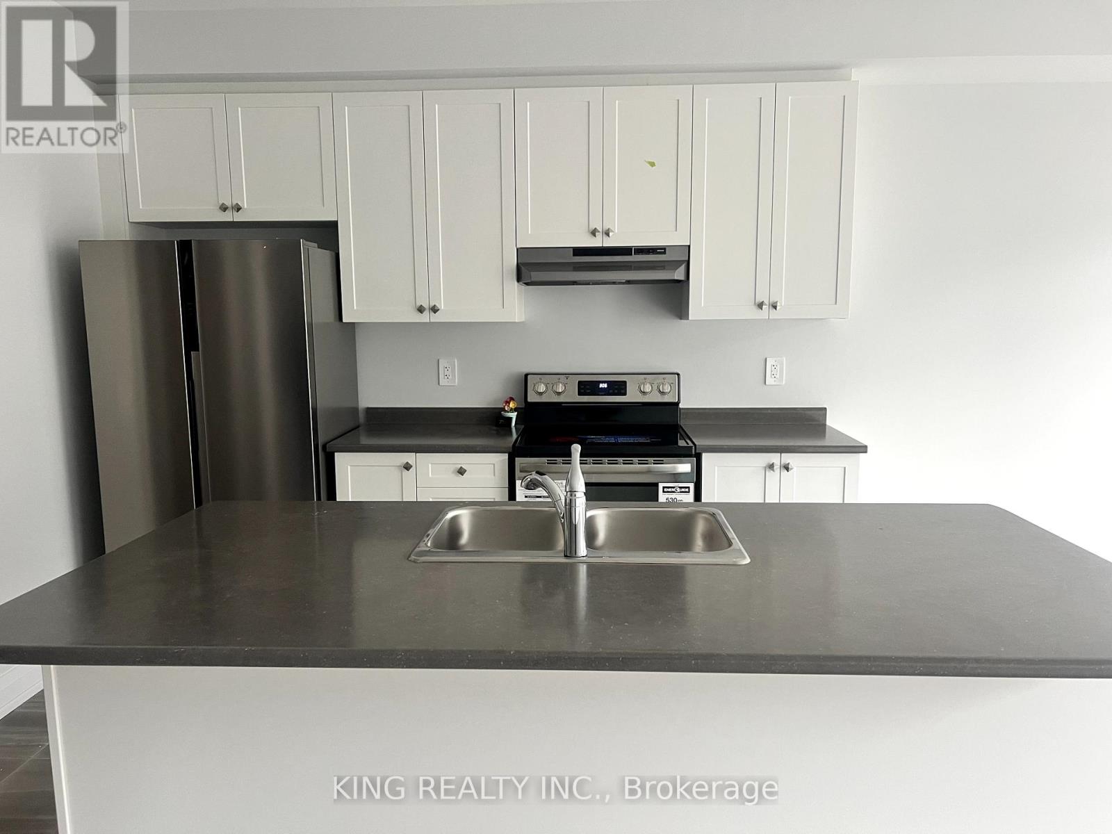 55 Butler Avenue, Kawartha Lakes (Lindsay), Ontario  K9V 4R1 - Photo 4 - X12077610