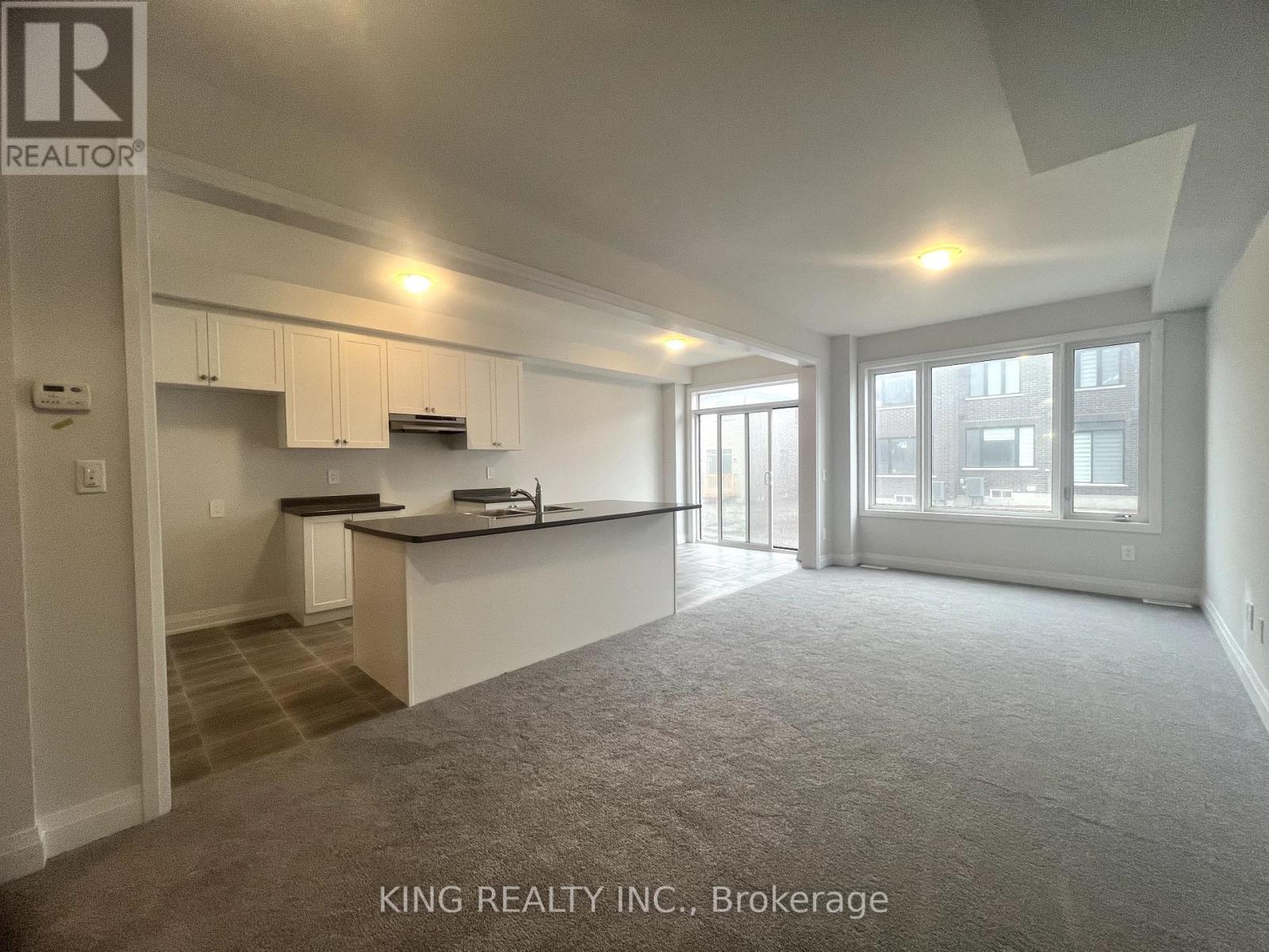 55 Butler Avenue, Kawartha Lakes (Lindsay), Ontario  K9V 4R1 - Photo 5 - X12077610