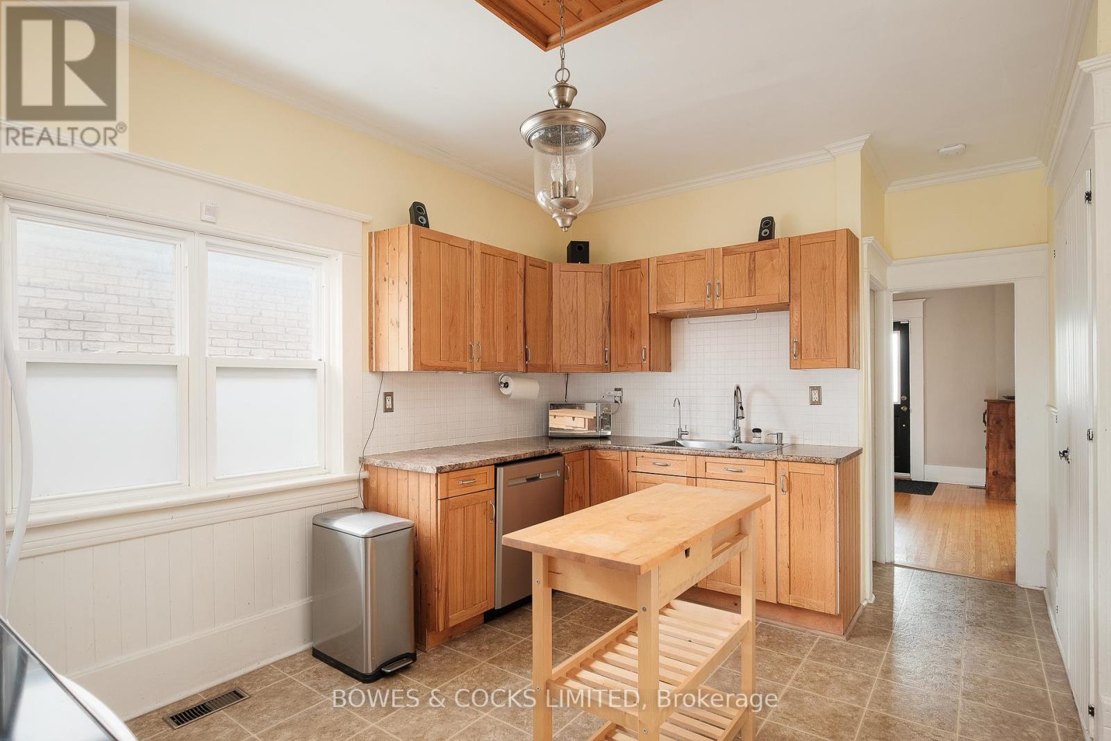 562 Cameron Street, Peterborough South (West), Ontario  K9J 3Z5 - Photo 12 - X12078445
