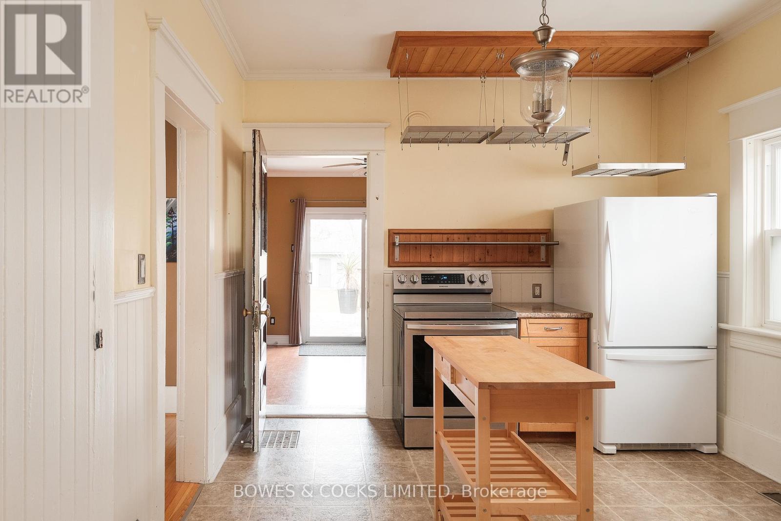 562 Cameron Street, Peterborough South (West), Ontario  K9J 3Z5 - Photo 14 - X12078445