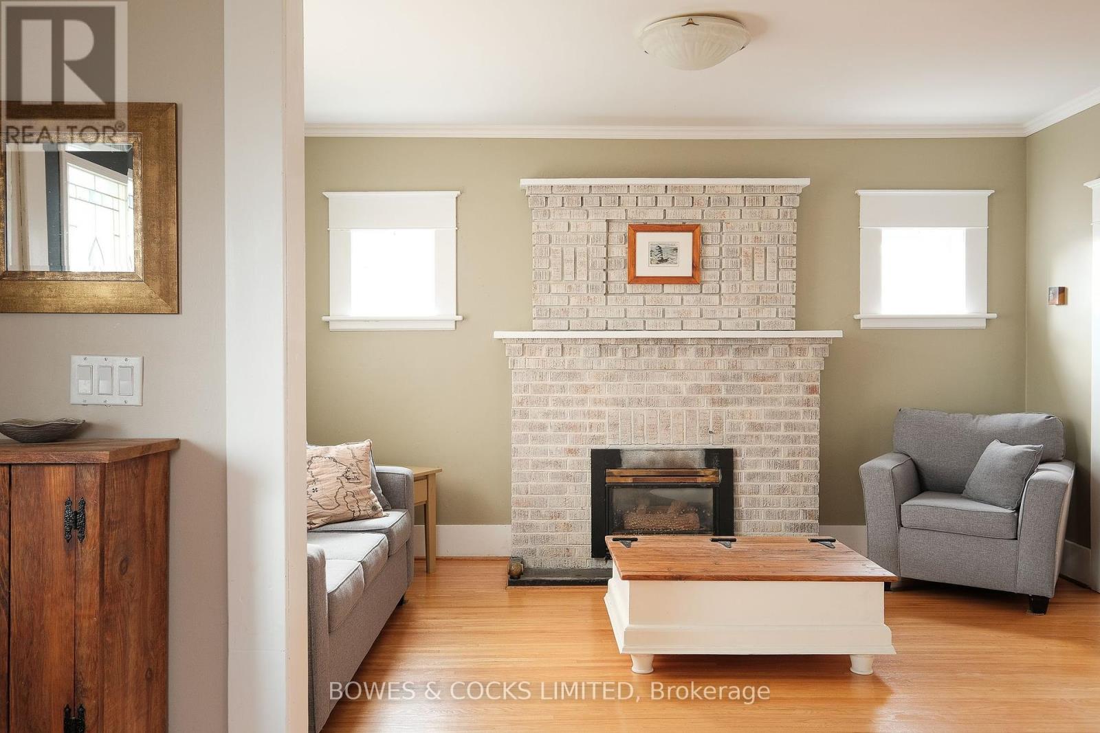 562 Cameron Street, Peterborough South (West), Ontario  K9J 3Z5 - Photo 4 - X12078445