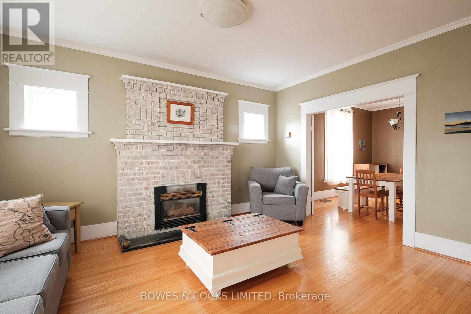 562 Cameron Street, Peterborough South (West), Ontario  K9J 3Z5 - Photo 5 - X12078445