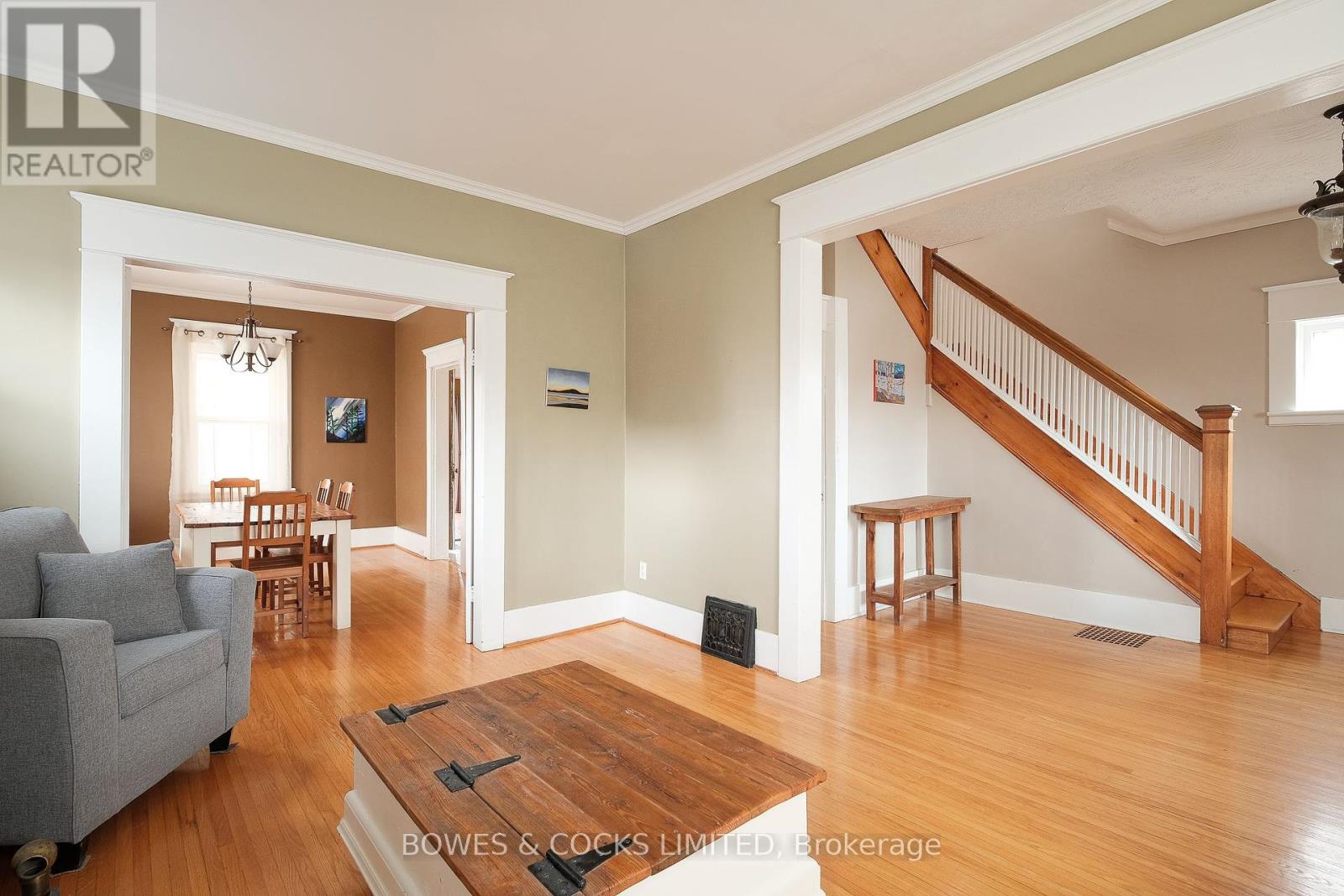 562 Cameron Street, Peterborough South (West), Ontario  K9J 3Z5 - Photo 8 - X12078445