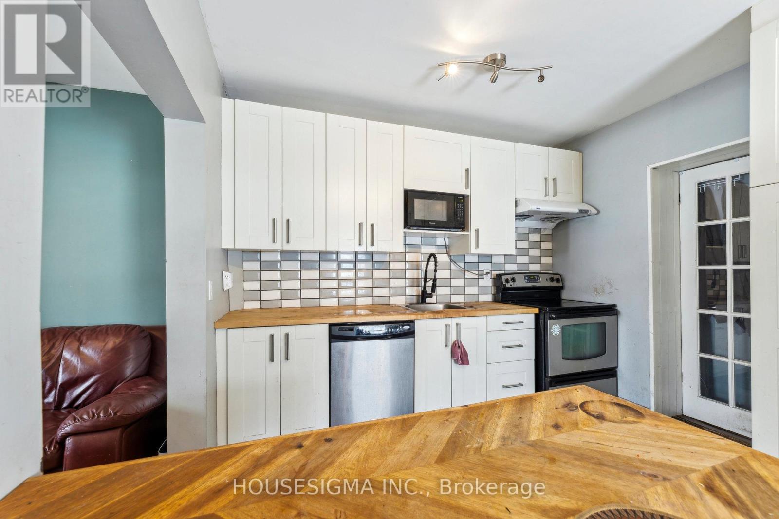 635 Brown Street, Peterborough Central (South), Ontario  K9J 4K6 - Photo 4 - X12080031