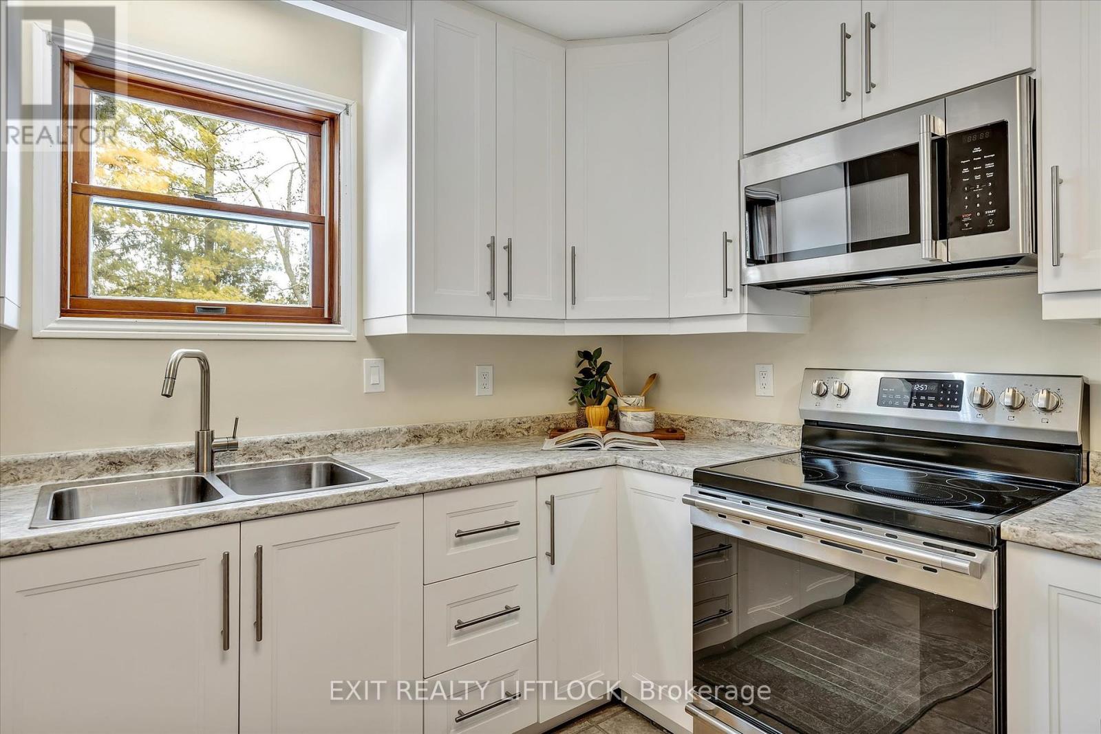 868 Lily Lake Road, Peterborough North (North), Ontario  K9J 6X4 - Photo 18 - X12080492