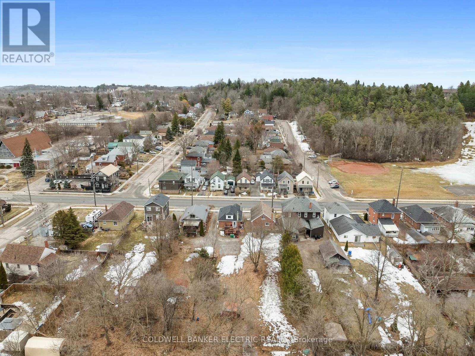537 Armour Road, Peterborough East (Central), Ontario  K9H 1Y8 - Photo 3 - X12080564