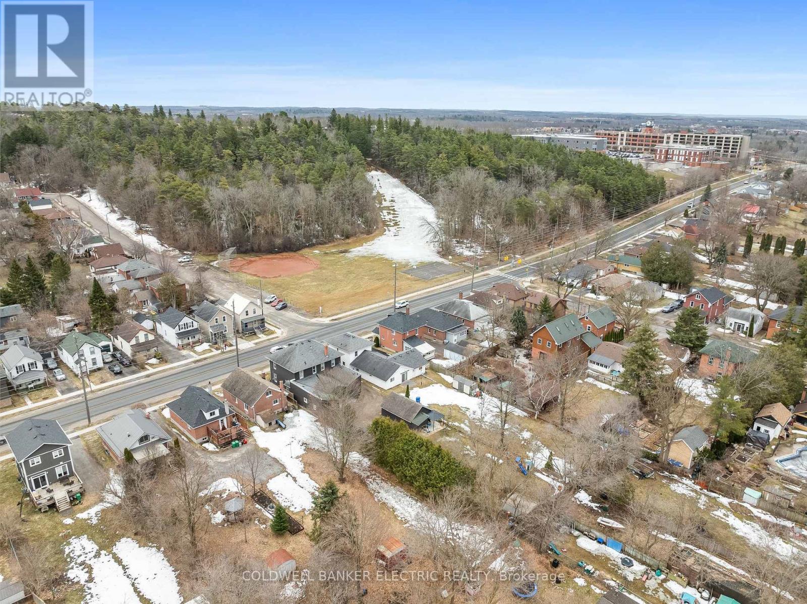 537 Armour Road, Peterborough East (Central), Ontario  K9H 1Y8 - Photo 5 - X12080564