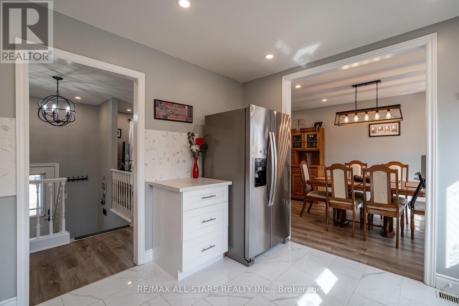 2431 Mountland Drive, Peterborough West (Central), Ontario  K9K 1V8 - Photo 10 - X12081750