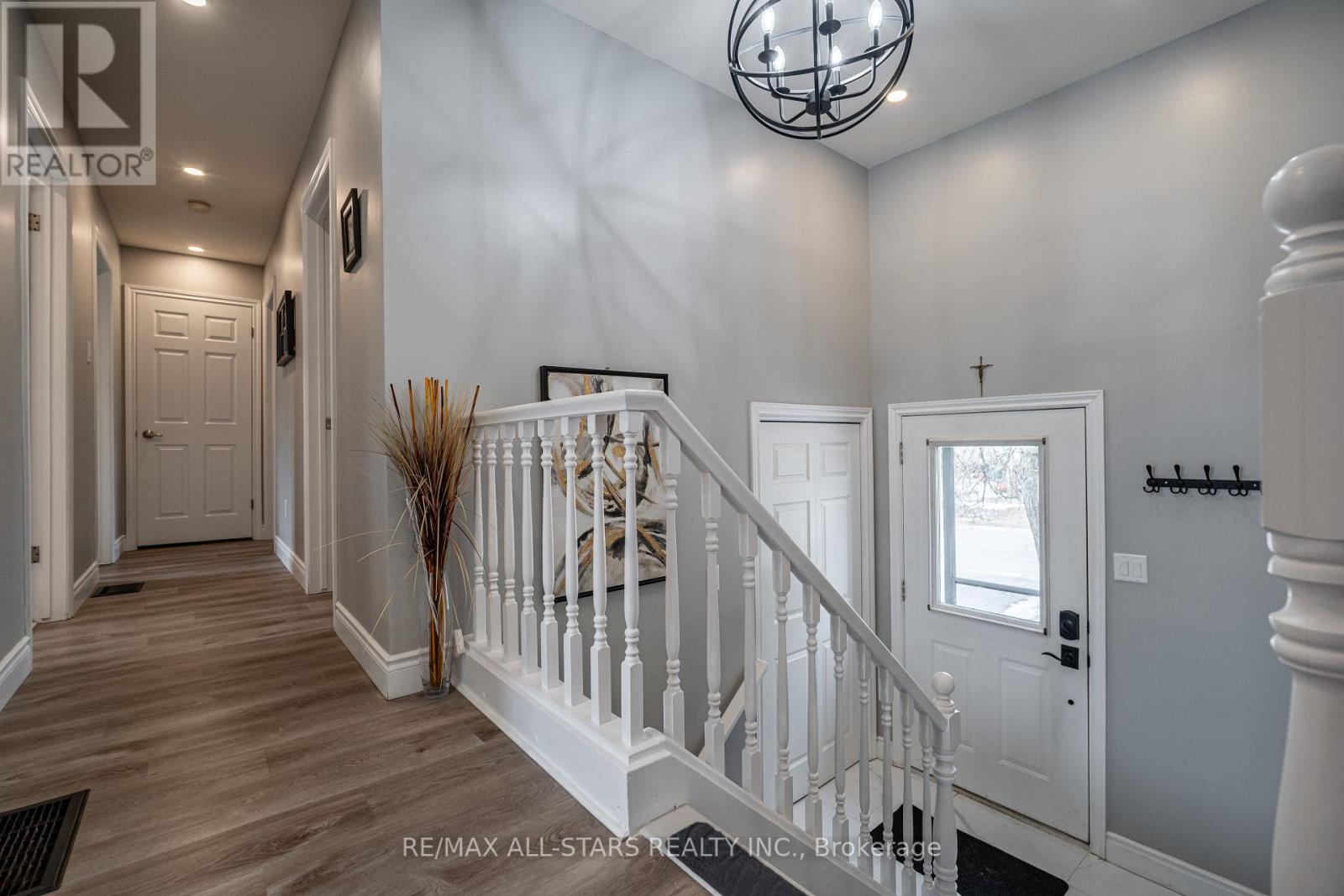 2431 Mountland Drive, Peterborough West (Central), Ontario  K9K 1V8 - Photo 11 - X12081750