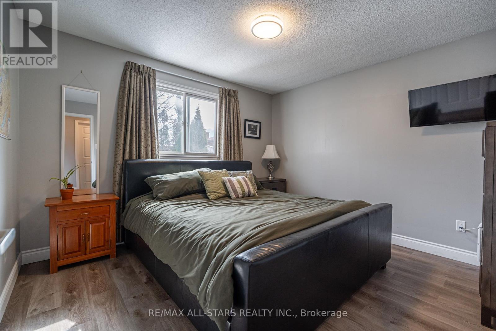 2431 Mountland Drive, Peterborough West (Central), Ontario  K9K 1V8 - Photo 12 - X12081750