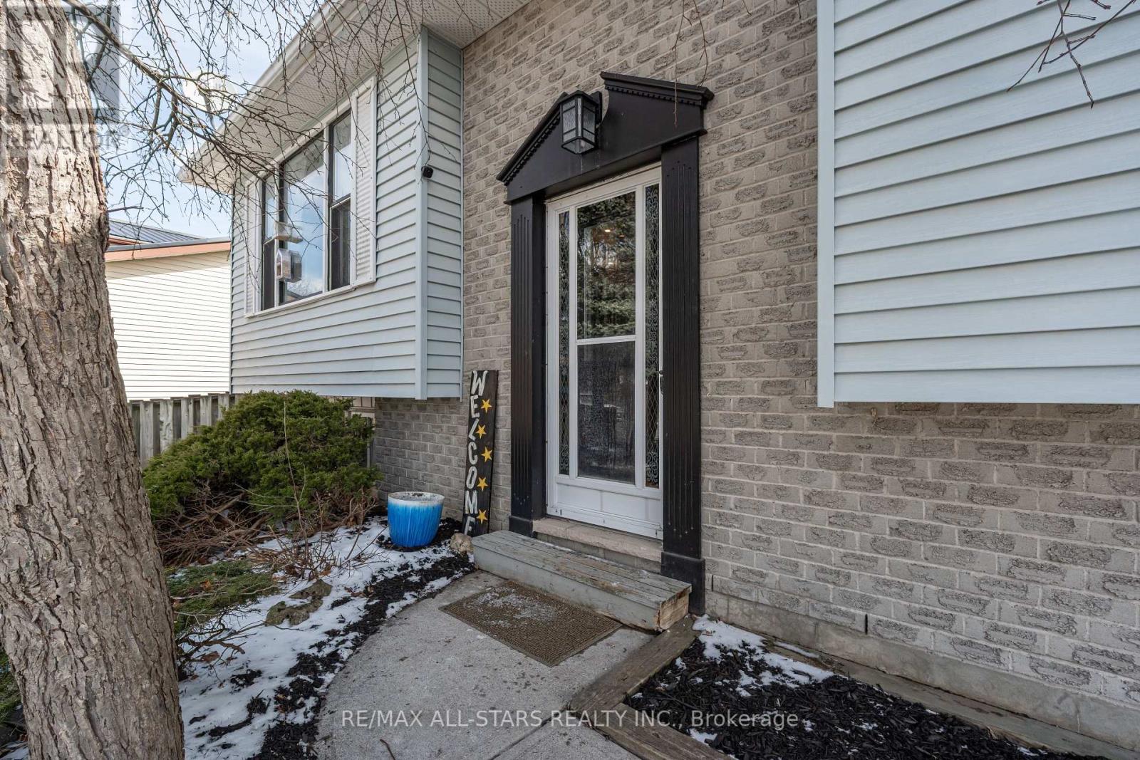 2431 Mountland Drive, Peterborough West (Central), Ontario  K9K 1V8 - Photo 2 - X12081750