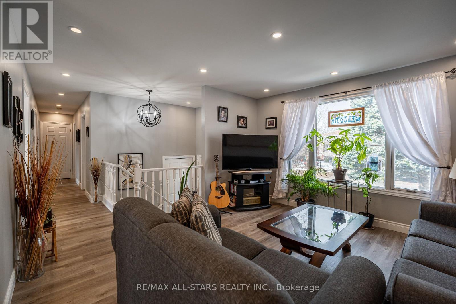 2431 Mountland Drive, Peterborough West (Central), Ontario  K9K 1V8 - Photo 4 - X12081750
