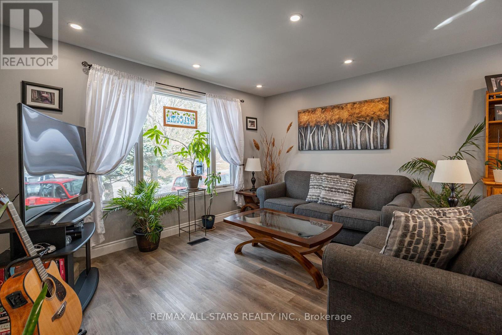 2431 Mountland Drive, Peterborough West (Central), Ontario  K9K 1V8 - Photo 5 - X12081750