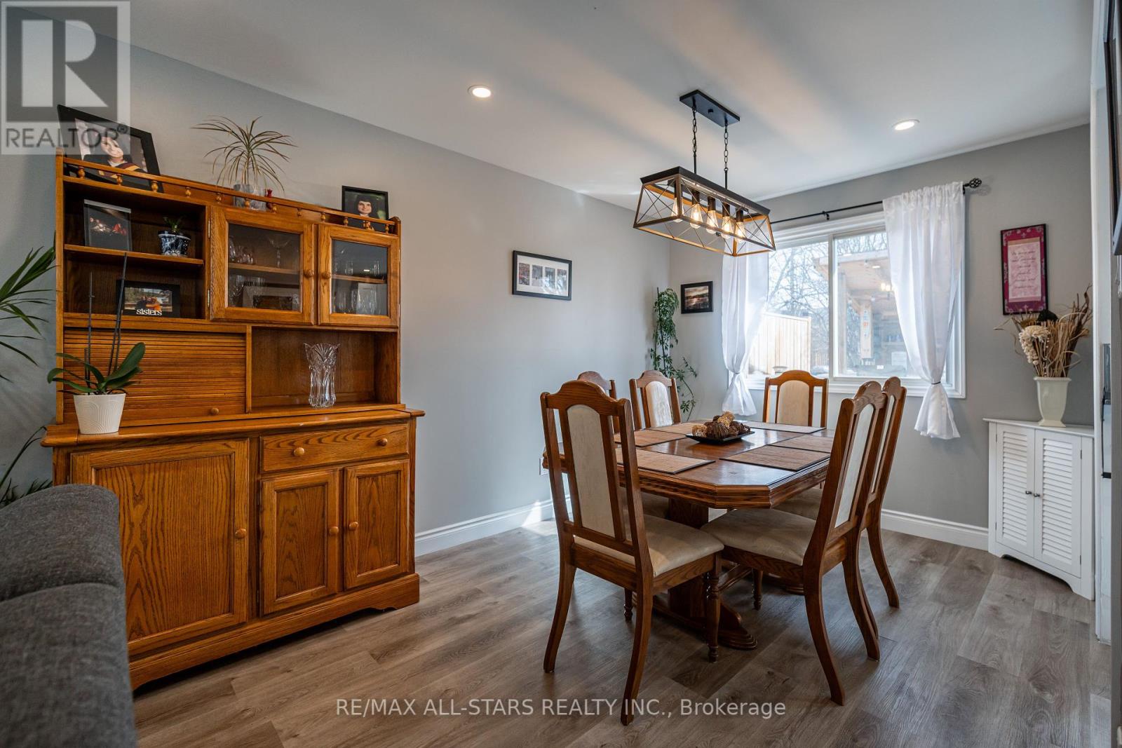 2431 Mountland Drive, Peterborough West (Central), Ontario  K9K 1V8 - Photo 6 - X12081750