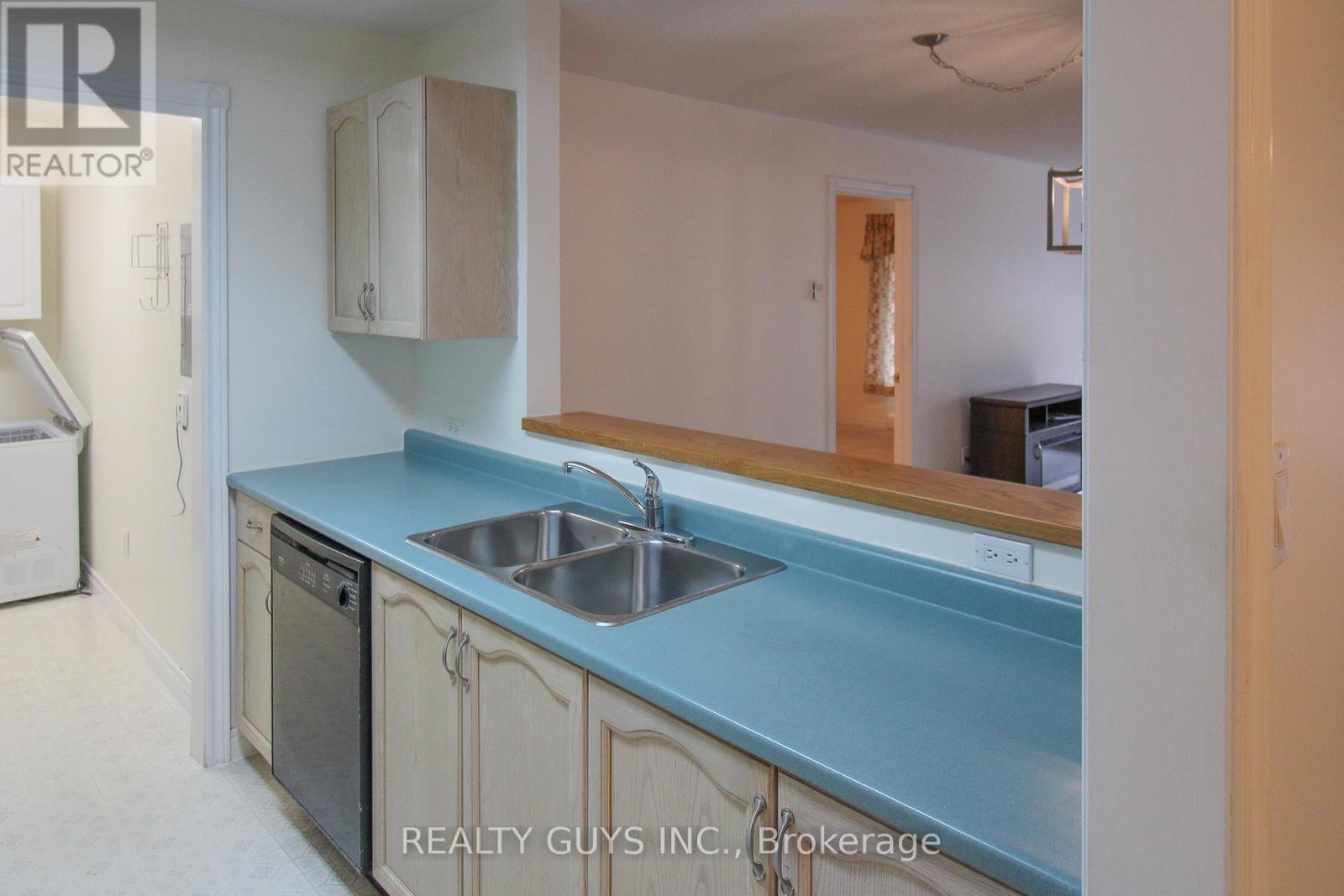 4 - 693 Whitaker Street, Peterborough East (North), Ontario  K9H 7K3 - Photo 10 - X12081922