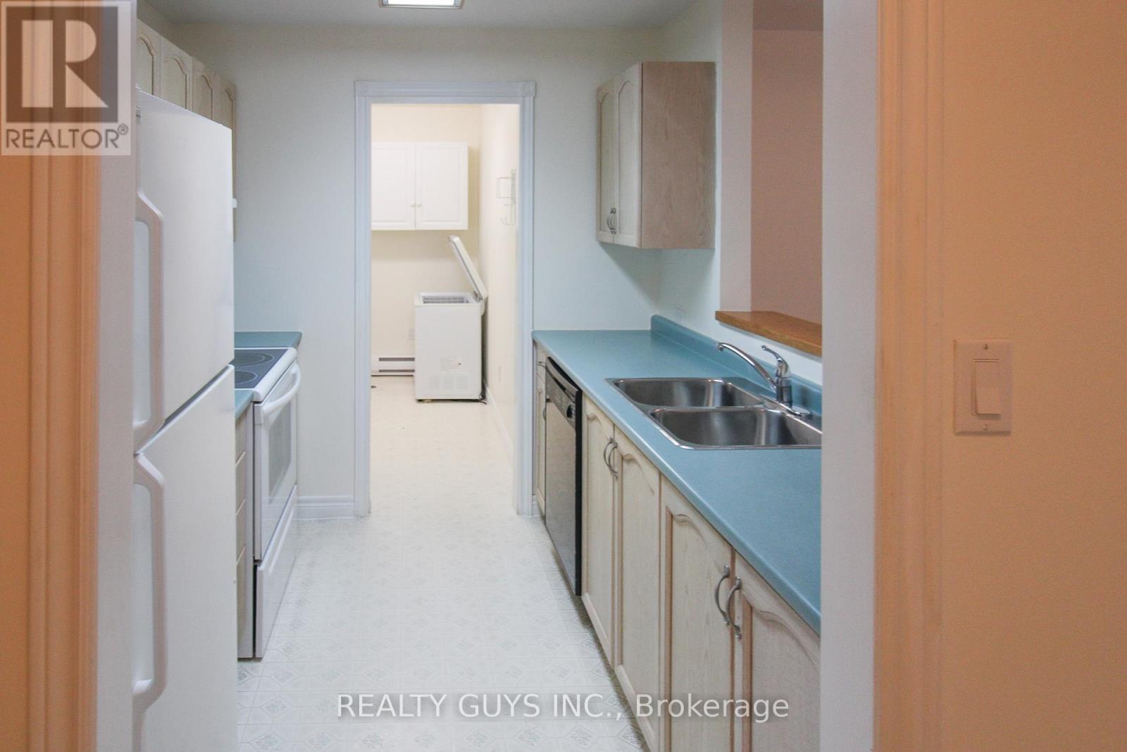 4 - 693 Whitaker Street, Peterborough East (North), Ontario  K9H 7K3 - Photo 8 - X12081922