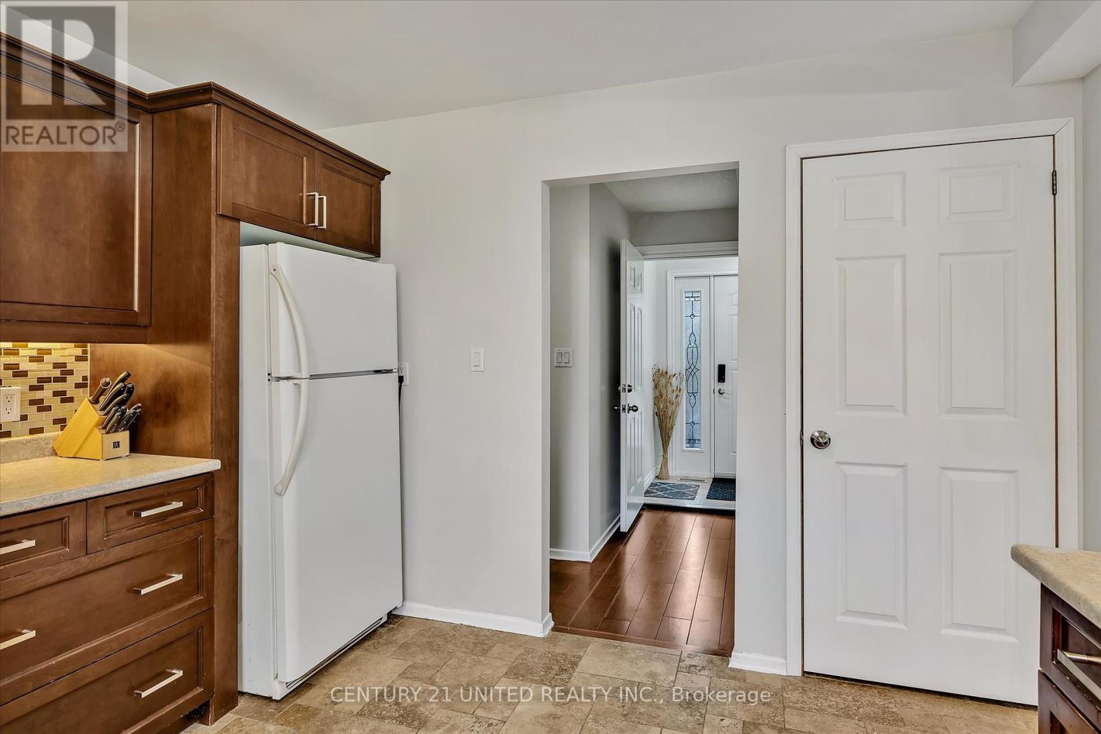 686 Corrigan Crescent, Peterborough South (East), Ontario  K9J 7N8 - Photo 11 - X12082957