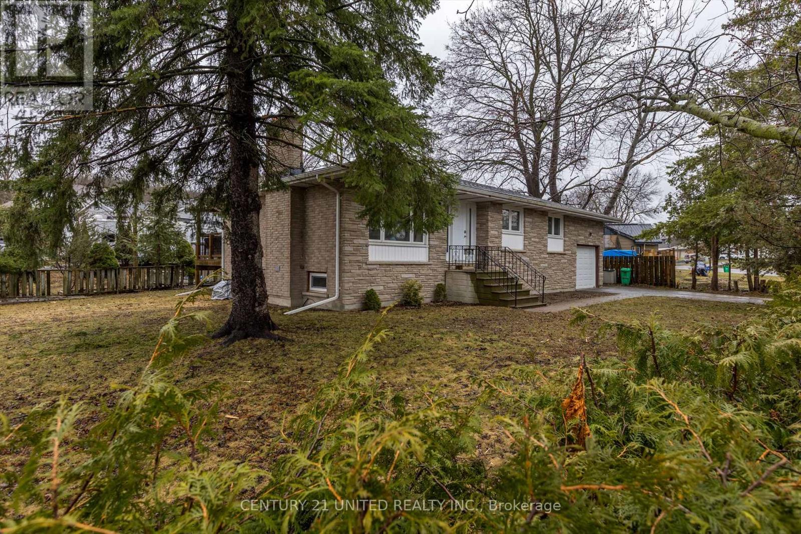 686 Corrigan Crescent, Peterborough South (East), Ontario  K9J 7N8 - Photo 3 - X12082957