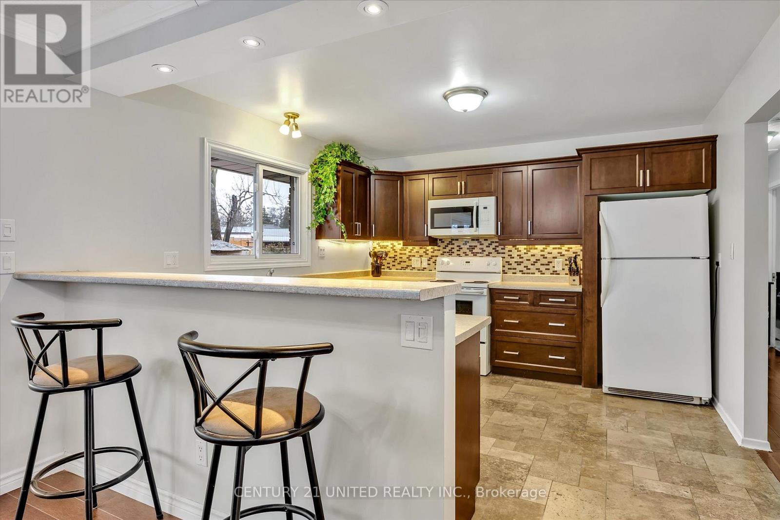 686 Corrigan Crescent, Peterborough South (East), Ontario  K9J 7N8 - Photo 6 - X12082957